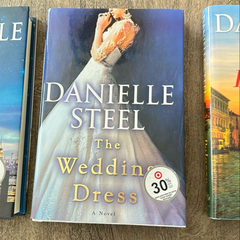 Bundle of 4 Danielle Steel Books