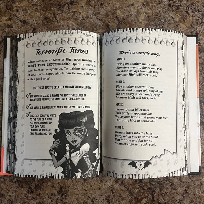 Monster High: Ghoulfriends the Ghoul-It-Yourself Book