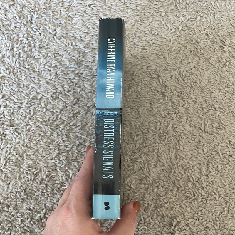 Distress Signals by Catherine Ryan Howard, Paperback Pangobooks