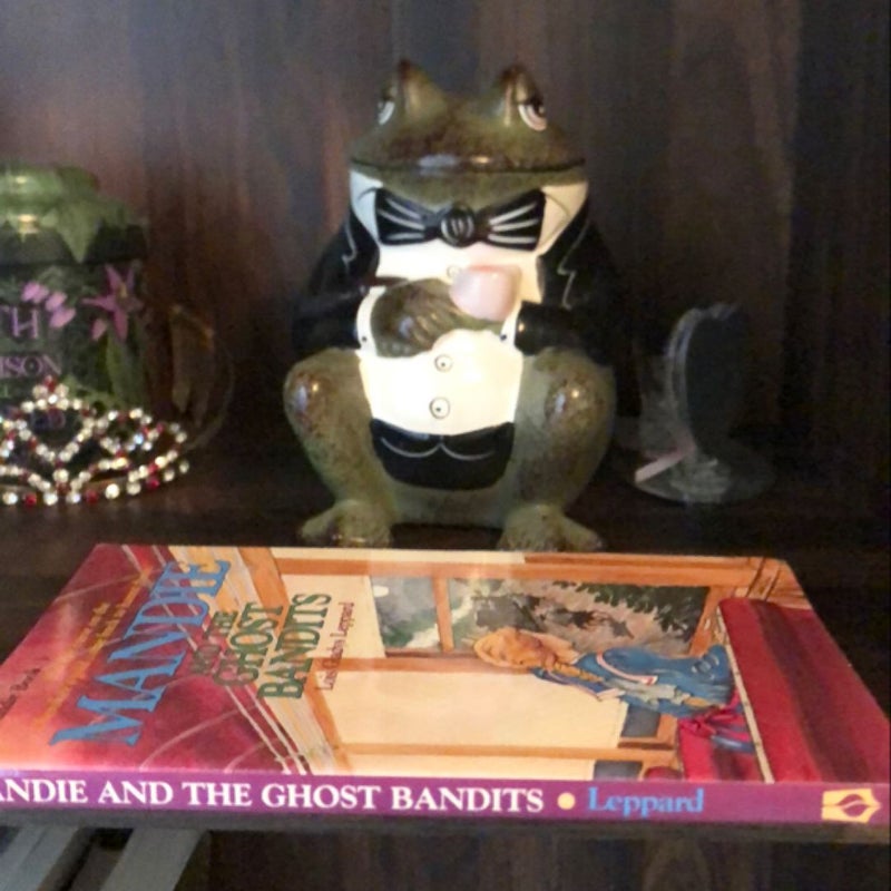 Vintage  Mandie and the Ghost Bandits