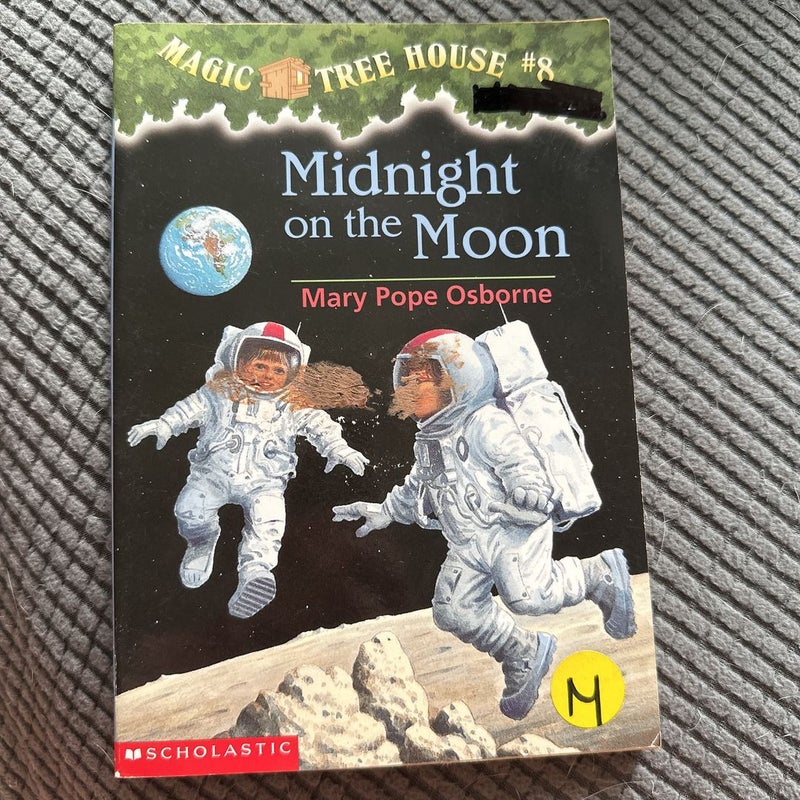 Magic Tree House #8: Midnight on the Moon