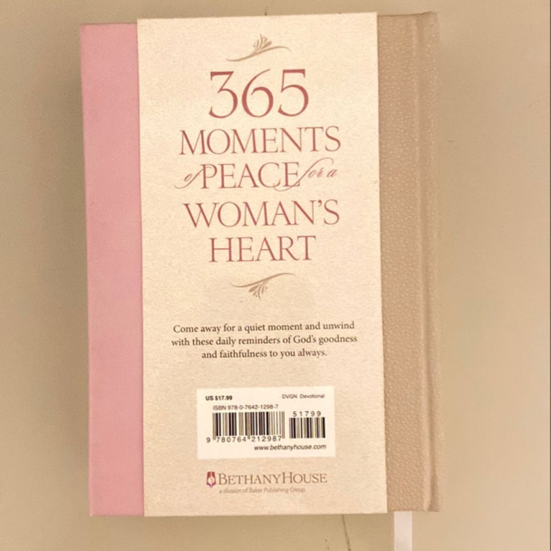 365 Moments of Peace for a Woman's Heart