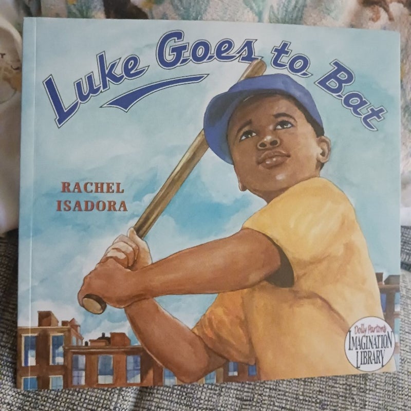 Luke Goes to Bat book