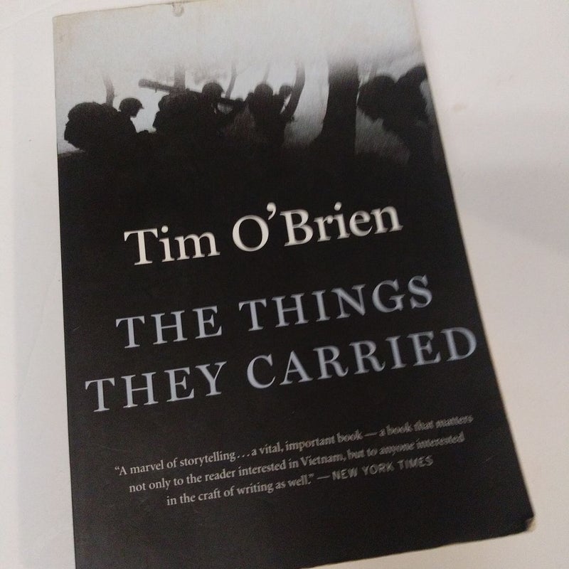 The Things They Carried by Tim O'Brien, Paperback