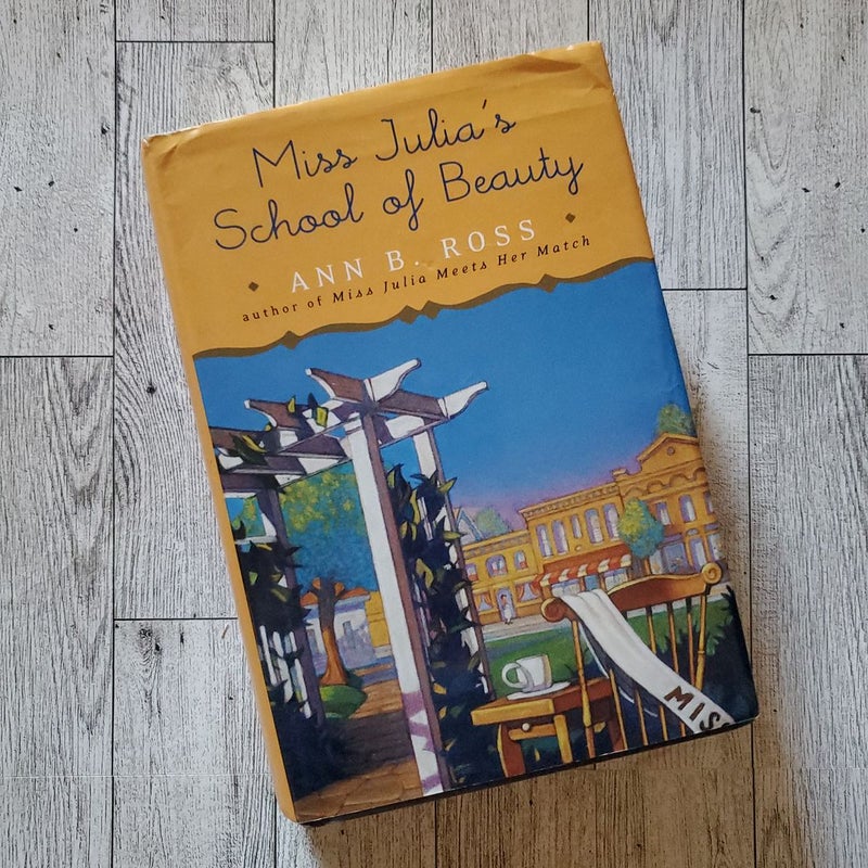 Miss Julia's School of Beauty (Large Print)