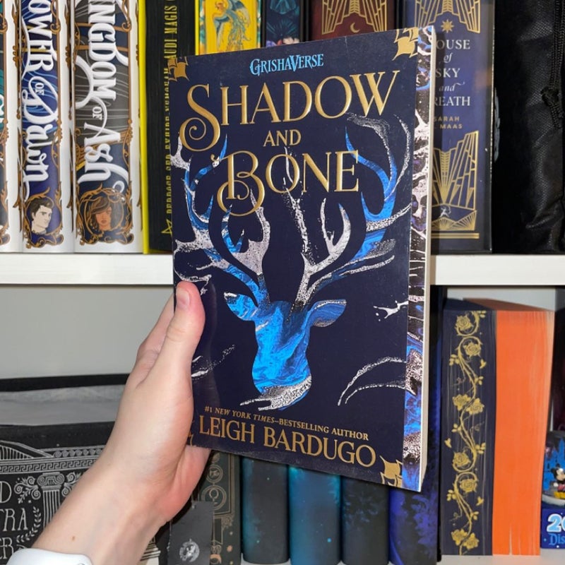 Shadow and Bone store Trilogy no netflix sticker