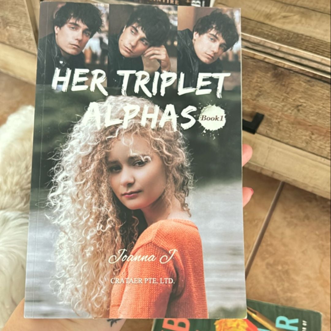 Her Triplet Alphas（Book 1)