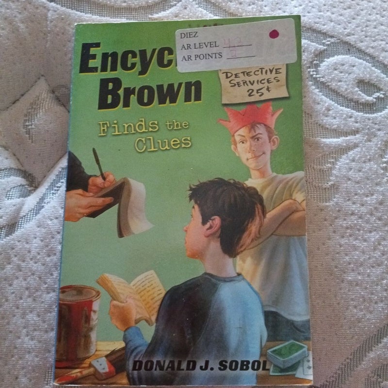 Encyclopedia Brown Finds the Clues