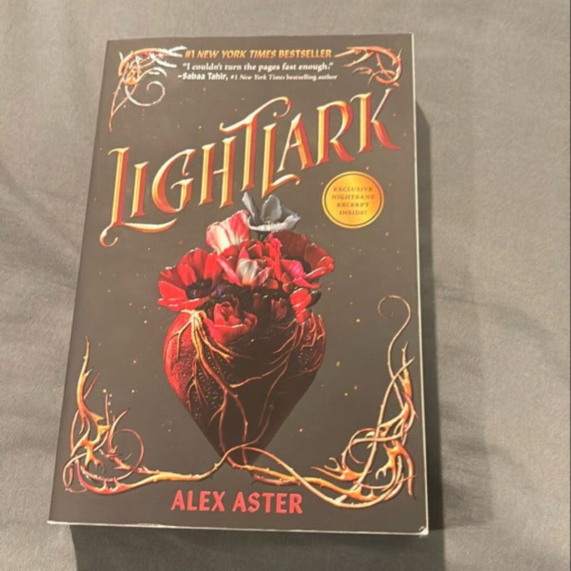 Lightlark (the Lightlark Saga Book 1)