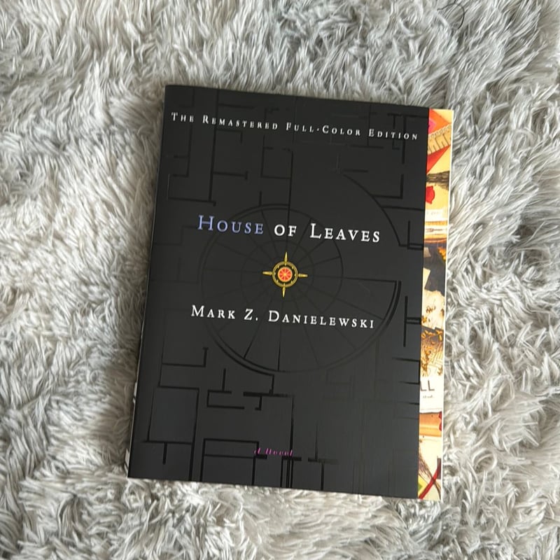 House of Leaves by Mark Z. Danielewski, Paperback | Pangobooks