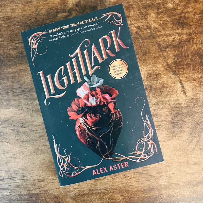 Lightlark (the Lightlark Saga Book 1)