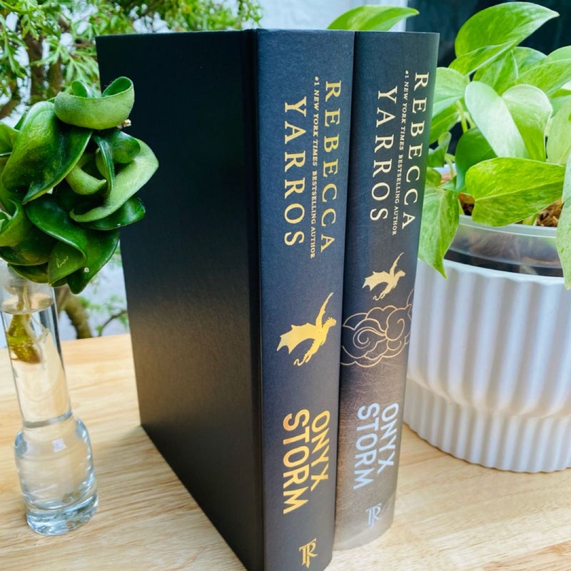 Onyx Storm (Deluxe Limited Edition)
