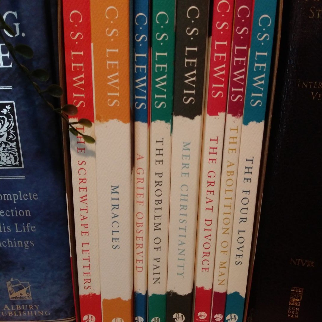 The C. S. Lewis Signature Classics (8-Volume Box Set)