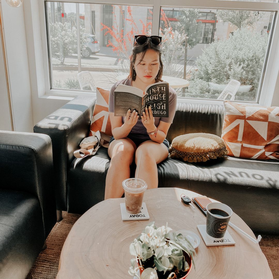 Lilly Fei Reads