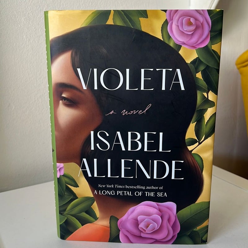 Violeta [English Edition] by Isabel Allende; Frances Riddle, Hardcover