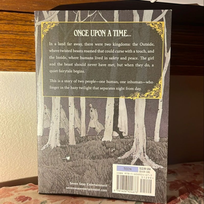 The Girl from the Other Side: Siúil, a Rún Vol. 1