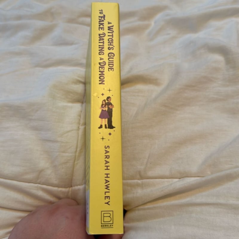 A Witch's Guide to Fake Dating a Demon