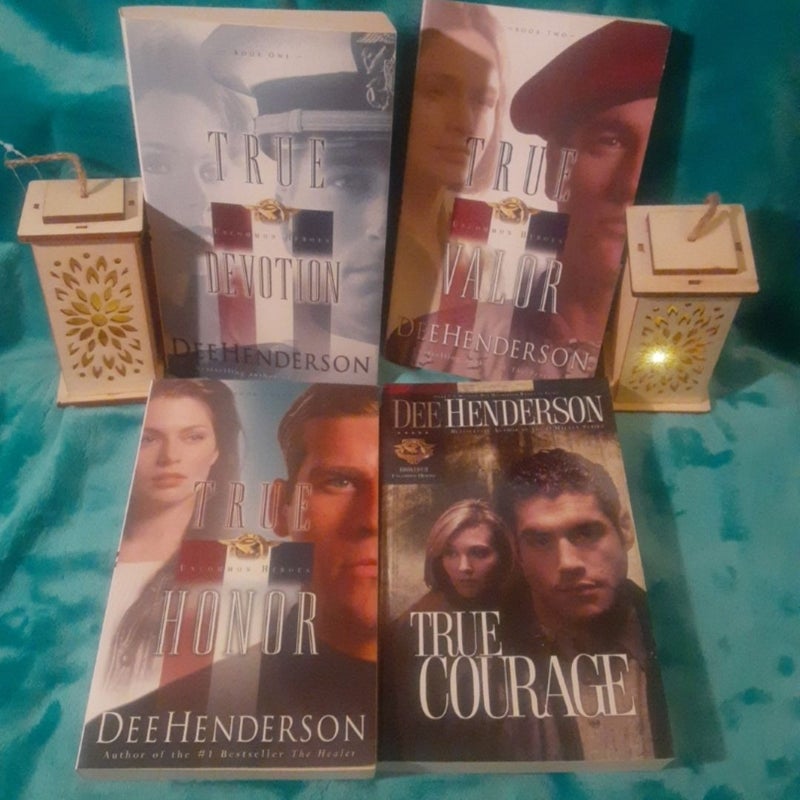 Uncommon Heroes 4 Book Set By Dee Henderson, Mulnomah Tpb, True Devotion, Valor