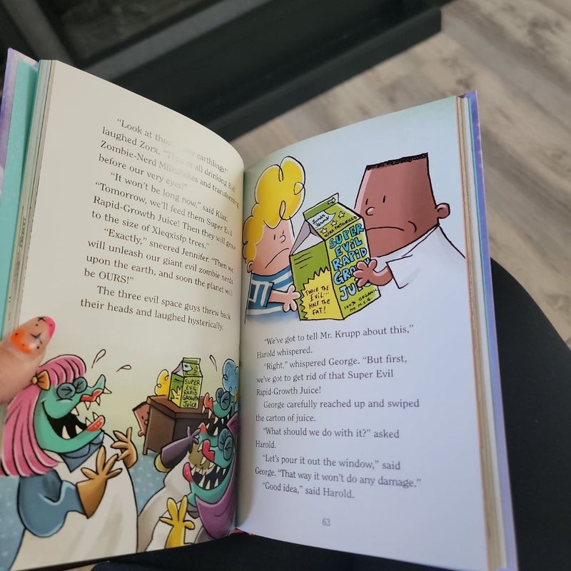 Captain Underpants and the Invasion of the Incredibly Naughty Cafeteria Ladies from Outer Space: Color Edition (Captain Underpants #3) (Color Edition)