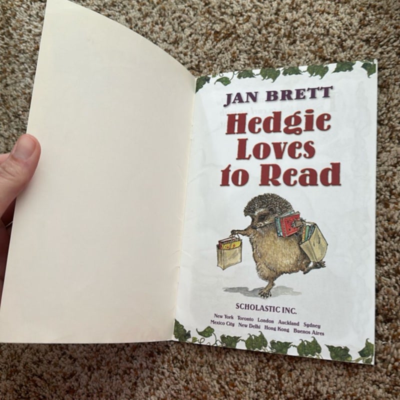 Hedgie Loves to Read