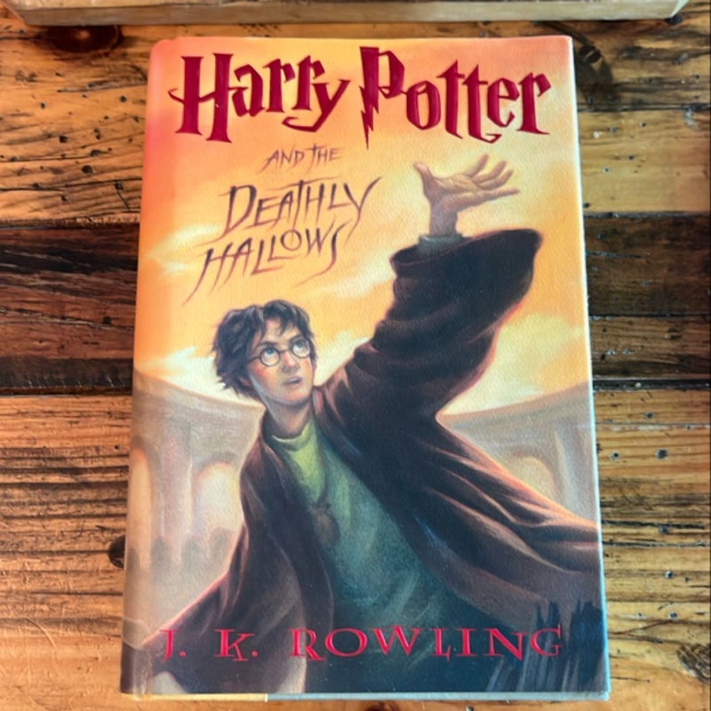 Harry Potter and the Deathly Hallows - 1st Edition - J.K. Rowling