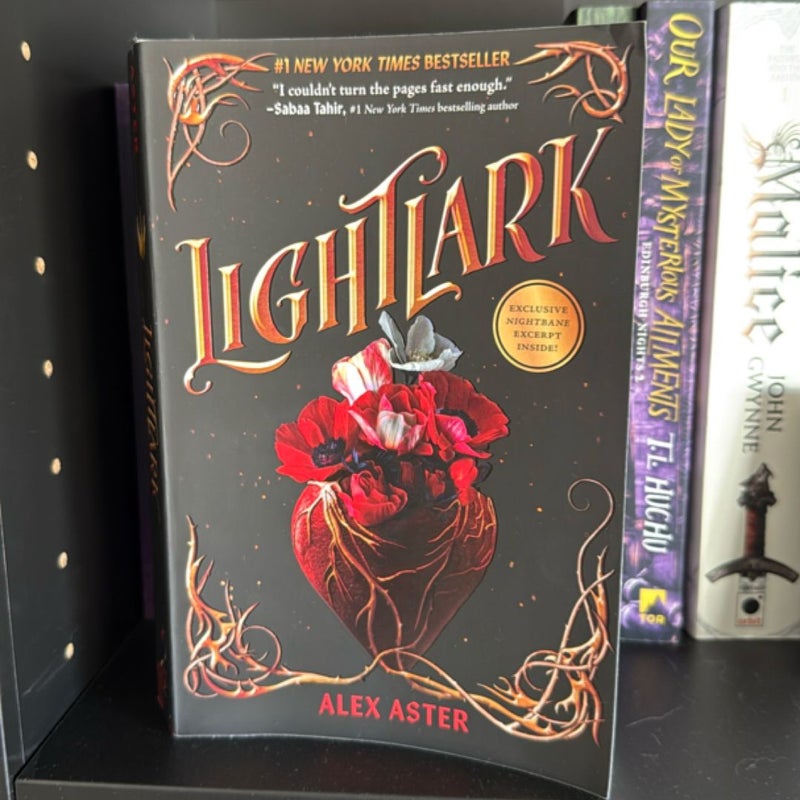 Lightlark (the Lightlark Saga Book 1)