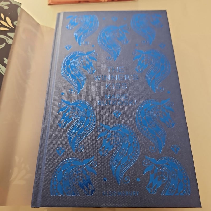 Illumicrate: Winner's Trilogy: Winner's Curse Signed 