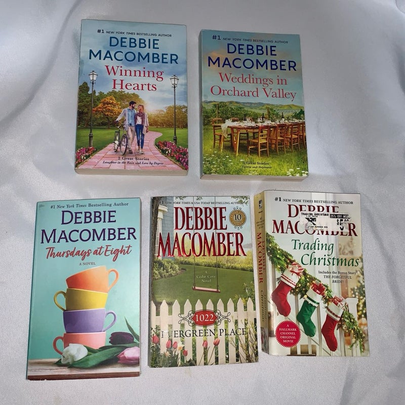 Lot of 5 Debbie Macomber paper back books, novels lovers pocket book. 