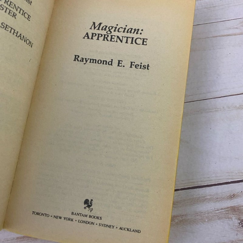 Magician: Apprentice by Raymond E. Feist - 1986 Bantam Paperback Book