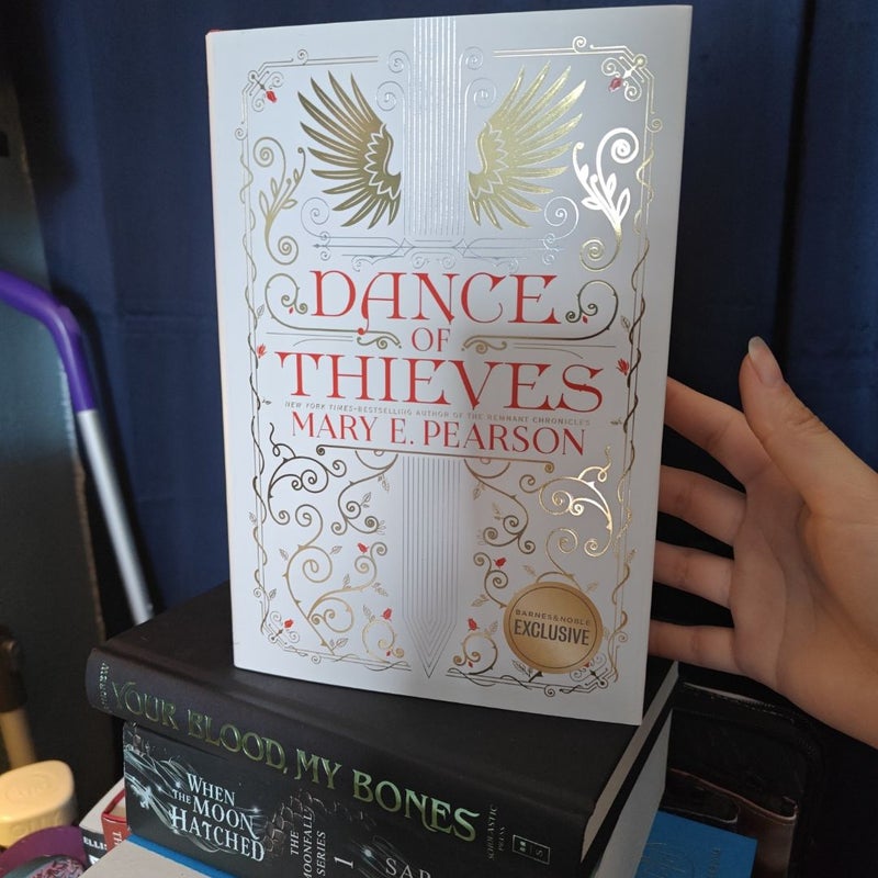 Dance of Thieves (Barnes and Noble Exclusive)
