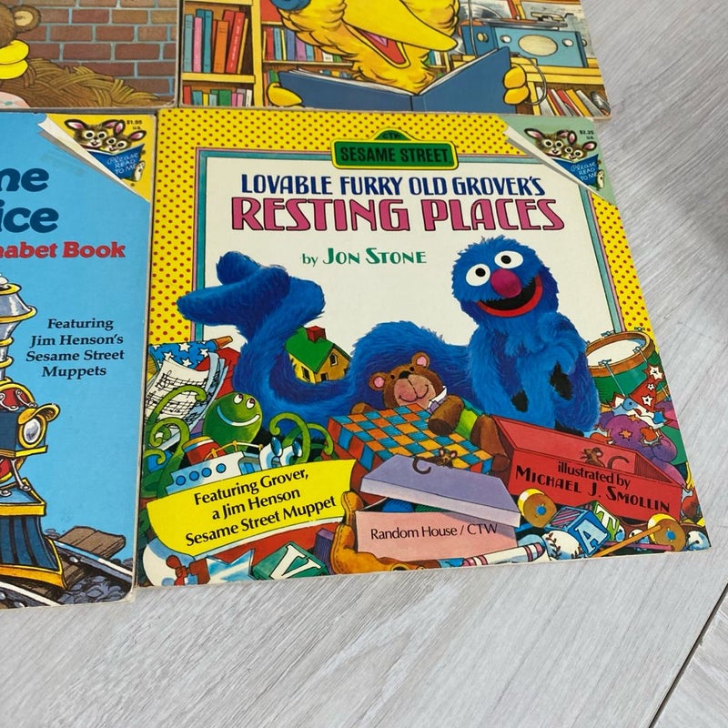 Lot of Four (4) Vintage Sesame Street Please Read To Me Paperback Books