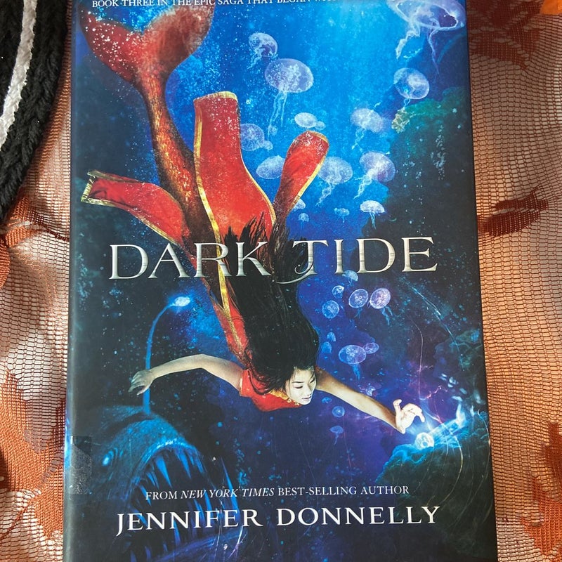 Waterfire Saga, Book Three Dark Tide (Waterfire Saga, Book Three)