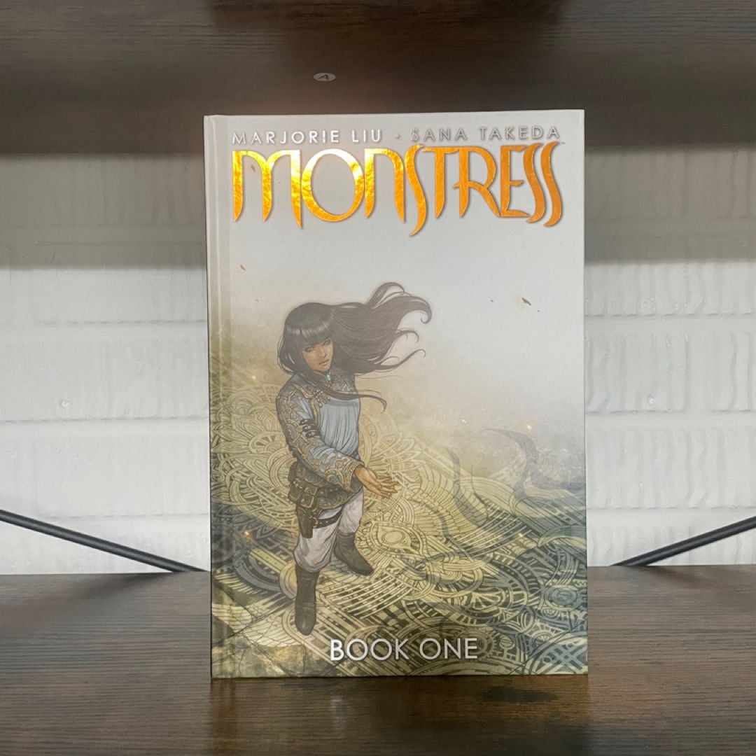 Monstress Book One, Marjorie Liu (洋書) Amazon.com: Monstress Book One: 9781534312326: Liu, Marjorie