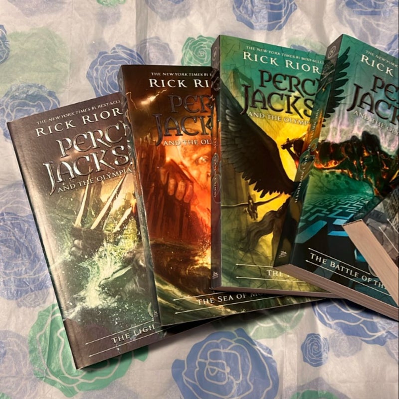 Percy Jackson and the Olympians 5 Book Paperback Boxed Set (new Covers No poster)