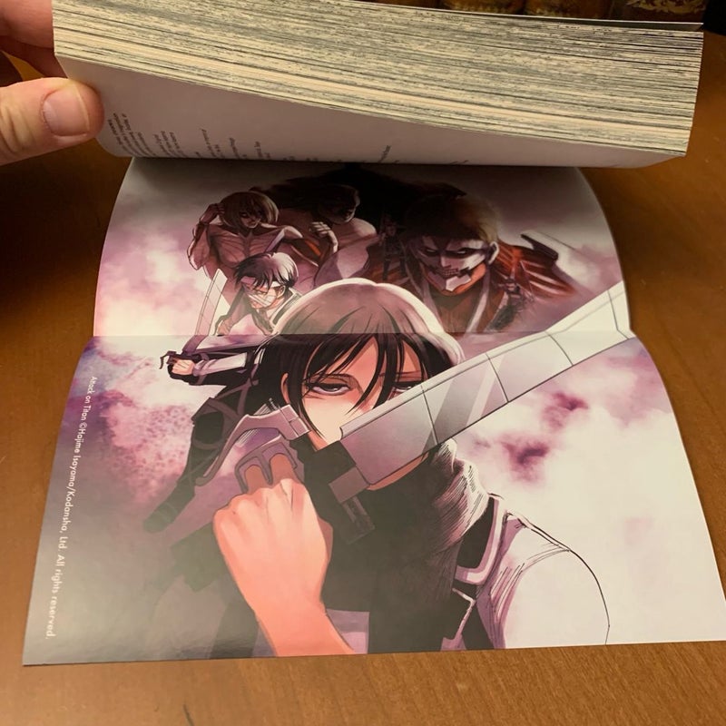 Attack on Titan 34: Barnes & Nobles Exclusive Alternate Art Edition