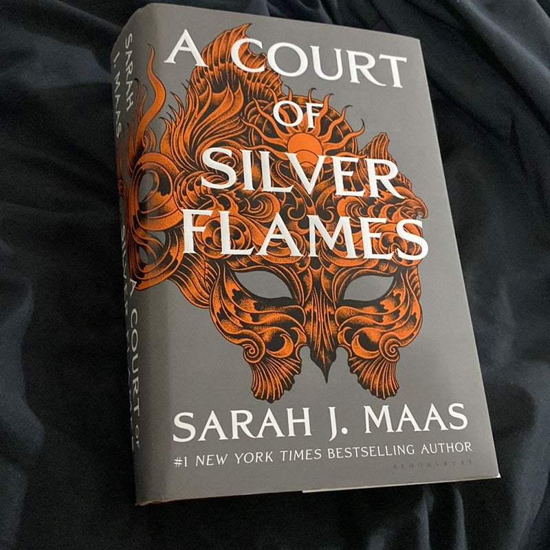 A Court of Silver Flames READ DESCRIPTION 