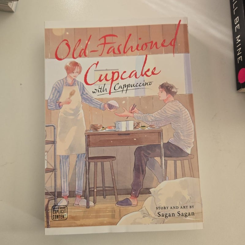 Old-Fashioned Cupcake with Cappuccino