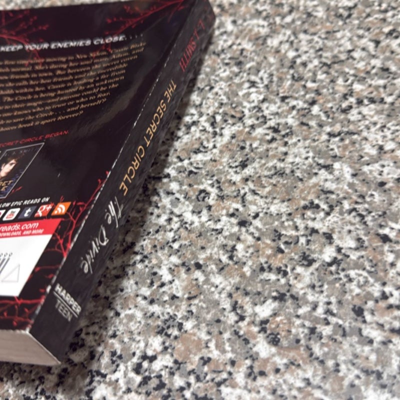 The Secret Circle: the Divide 1st edition