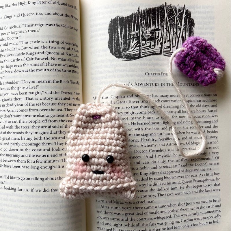 Crocheted teabag bookmark