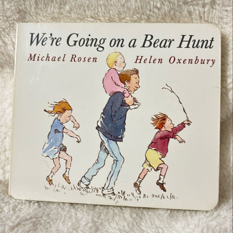 We're Going on a Bear Hunt (Boardbook)