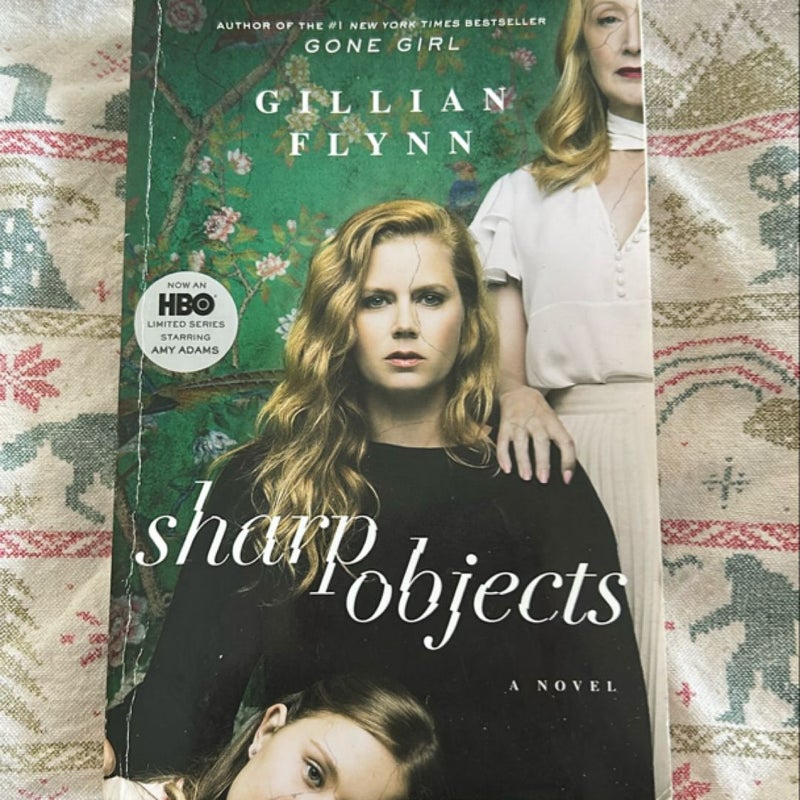 Sharp Objects (Movie Tie-In)