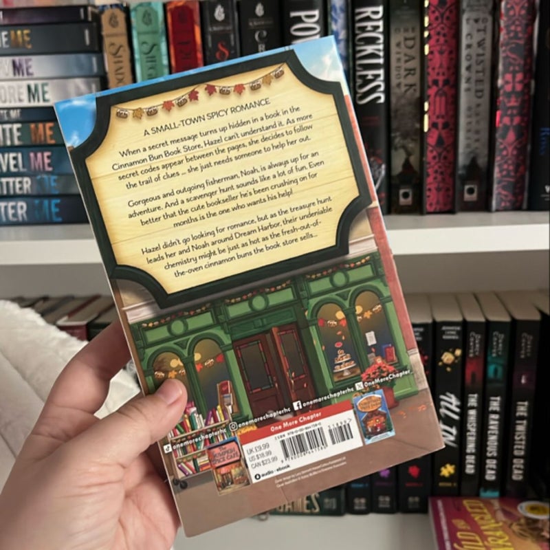The Cinnamon Bun Book Store (Dream Harbor, Book 2)