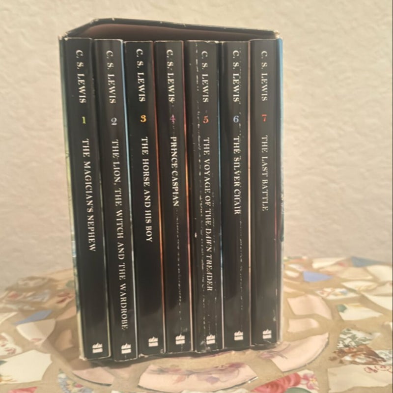 The Chronicles of Narnia Rack Paperback 7-Book Box Set