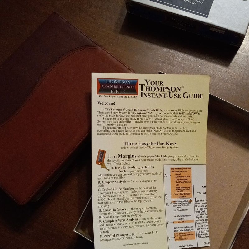 NIV Thompson Chain-Reference Bible, Handy Size, Red Letter, Comfort Print [Burgundy]