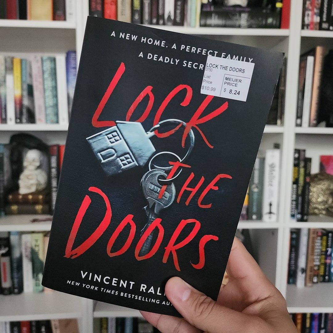 Lock the Doors by Vincent Ralph, Paperback Pangobooks