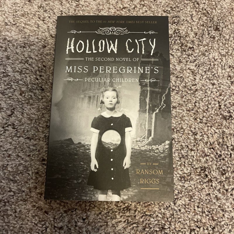 Hollow City - Book 2 of Miss Peregrine’s Peculiar Children