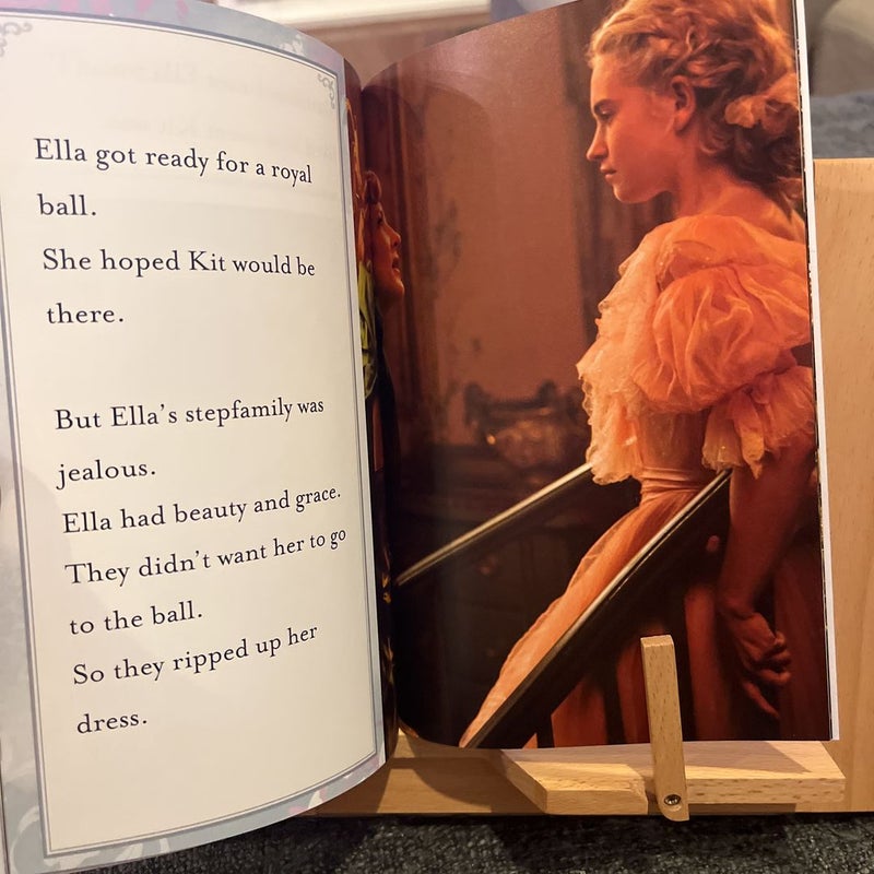 World of Reading: Cinderella Kindness and Courage