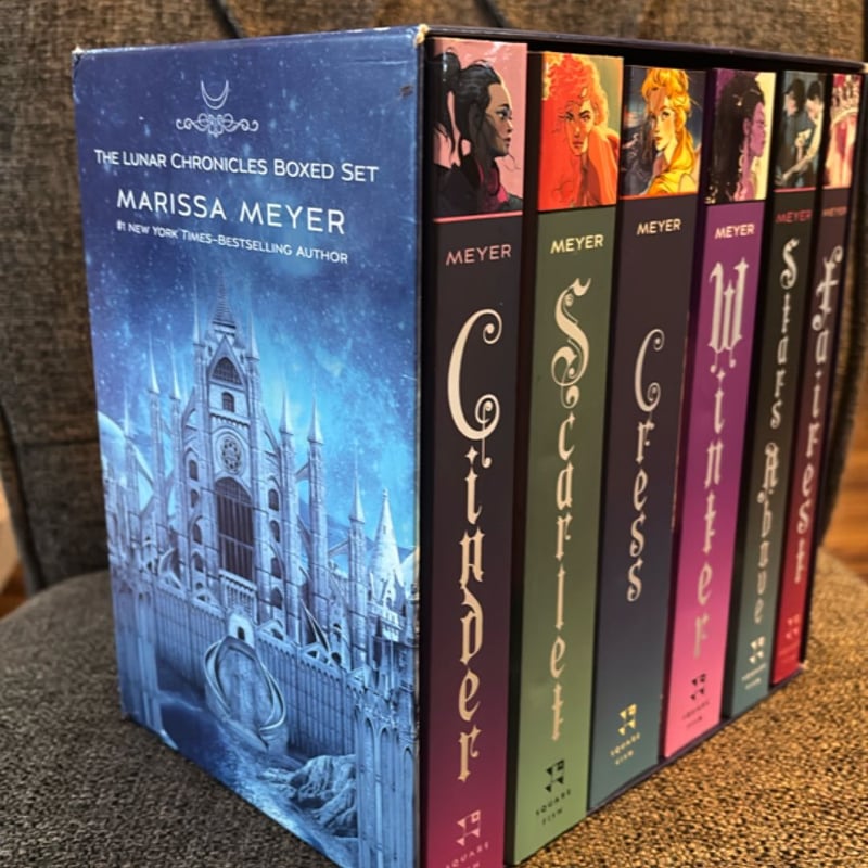 The Lunar Chronicles Boxed Set: Cinder, Scarlet, Cress, Fairest, Stars above, Winter