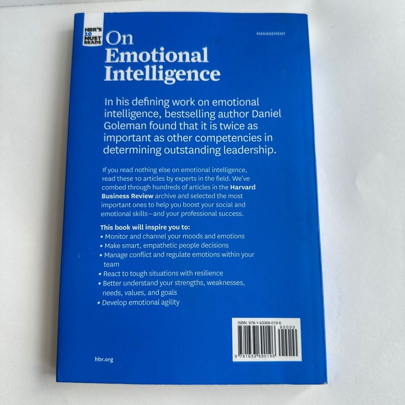 HBR's 10 Must Reads on Emotional Intelligence (with Featured Article What Makes a Leader? by Daniel Goleman)(HBR's 10 Must Reads)
