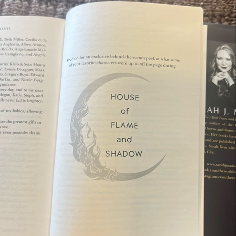House of Flame and Shadow: Barnes & and Noble Exculsive 